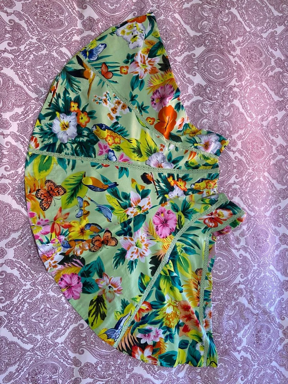 Saia rodada com estampa floral sobre fundo verde menta. Steps every day – photo 14